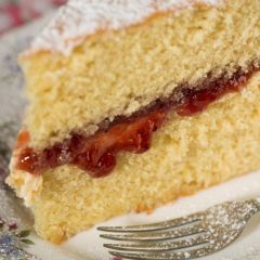 206061C Gluten & Dairy Free Victoria Cake (ProperMaid)