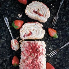Strawberry & Prosecco Meringue Roulade (Menuserve)
