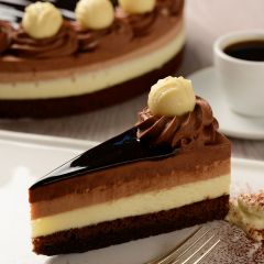 204986C Triple Chocolate Gateau (Chantilly)