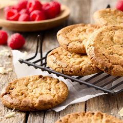 White Chocolate & Raspberry Cookie Pucks (Chefs Selections)