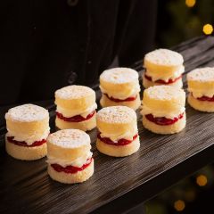 Mini Victoria Sponge Cakes (Frank Dale)