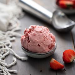 206197C Vegan Strawberry Ice Cream (Handmade Ice Cream)