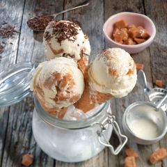 204922C Homemade Fudge Chunk Ice Cream (Doddington Dairy)