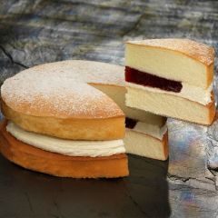 203493C Victoria Sponge Cake (Classic Desserts)