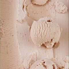 205557C Strawberries & Cream Ice Cream (Cream o' Galloway) Napoli