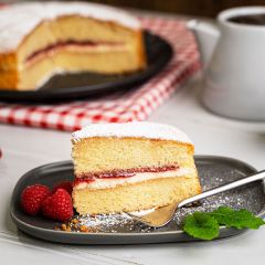 205368C Raspberry Victoria Sponge Cake (Chefs Selections)