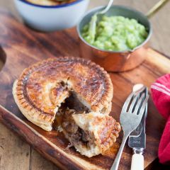 205570C Small Steak Pie (Pioneer)